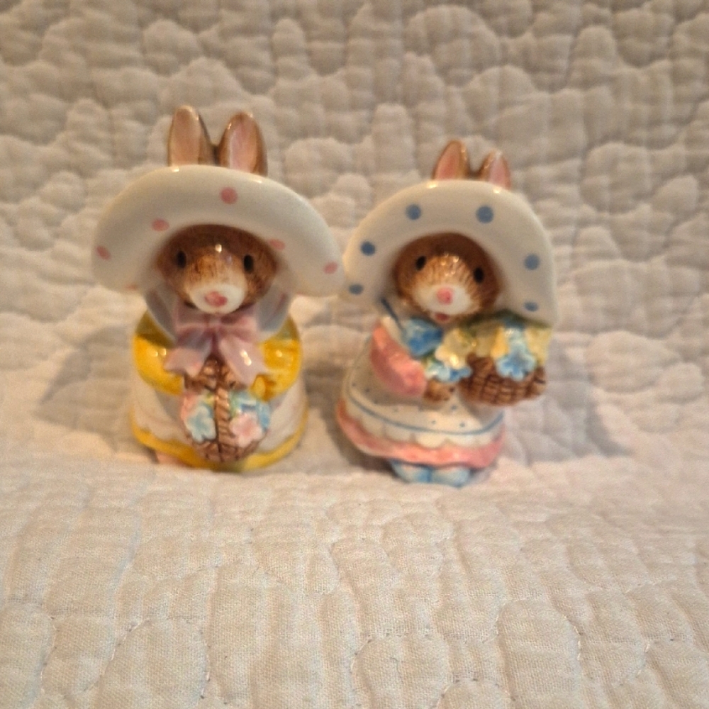 Charming vintage   Lefton girl Bunny Figurines with Polka Dot Hats